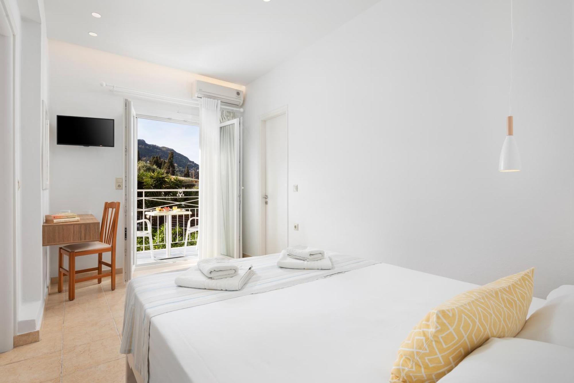 Bella Vista Beach Hotel Benitses  Eksteriør bilde