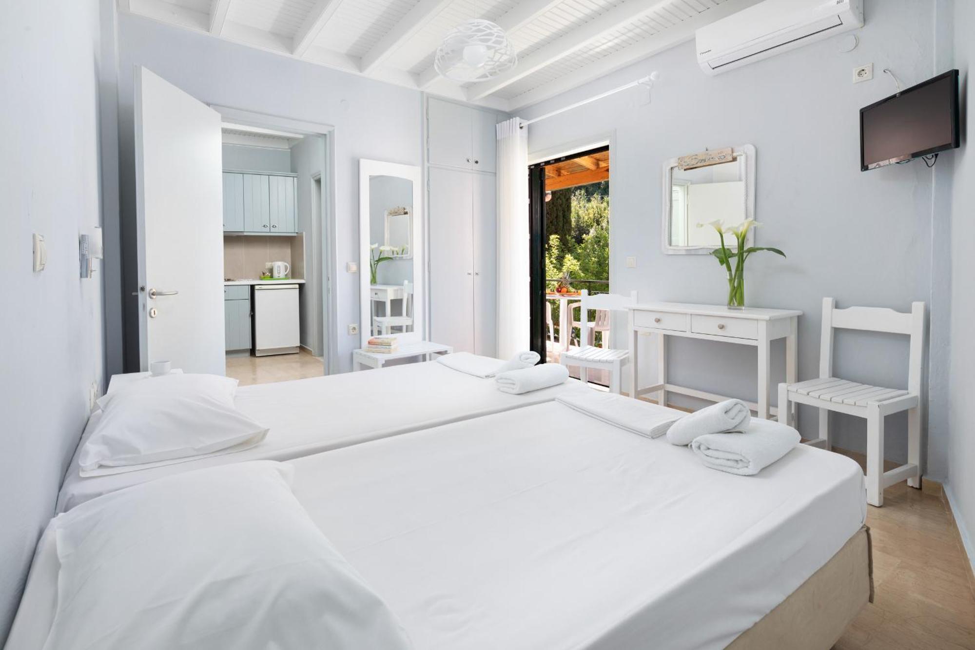 Bella Vista Beach Hotel Benitses  Eksteriør bilde